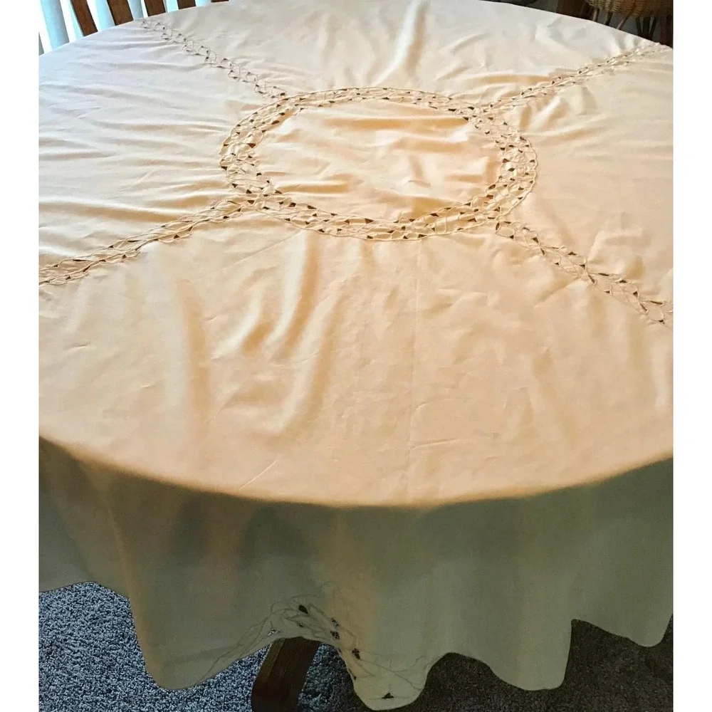 VTG Ivory Round Tablecloth & 8 Napkins Set 64